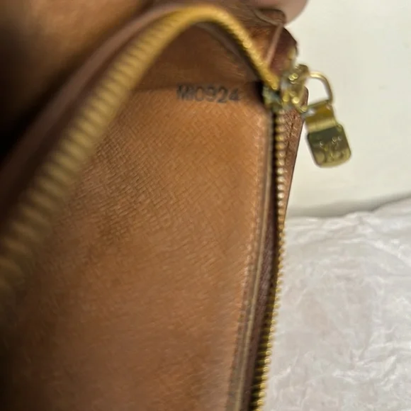 1994 Louis Vuitton Sarah Monogram Wallet - Vintage - Picture 8 of 10